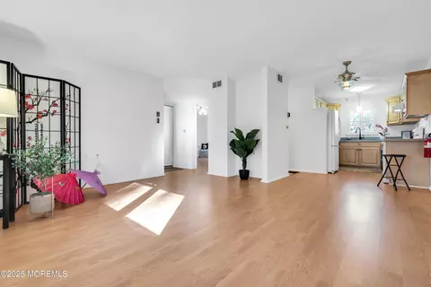 47 E Cambridge Ct #100E, Lakewood, NJ 08701