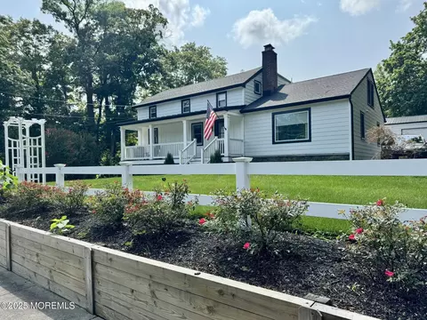 72 Main St, Holmdel, NJ 07733