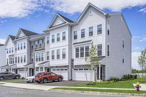 39 Crimson Dr, Manalapan, NJ 07726