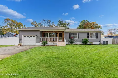 34 Mariner Dr, Forked River, NJ 08731