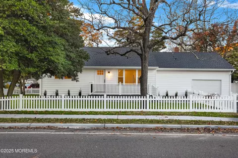 2401 Mallow St, Point Pleasant, NJ 08742