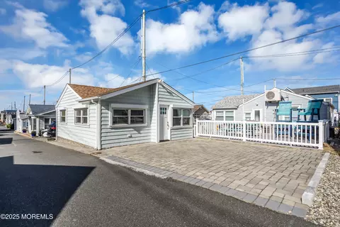 12 E Chadwick Way, Lavallette, NJ 08735