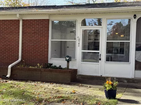 94 Edinburgh Ln # D, Lakewood, NJ 08701