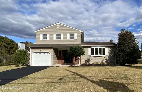 18 Wolfpack Rd, Hamilton, NJ 08619