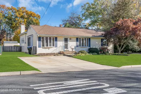 34 Roosevelt Ave, East Brunswick, NJ 08816
