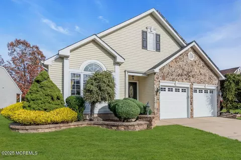 93 Cypress Point Ln, Jackson, NJ 08527