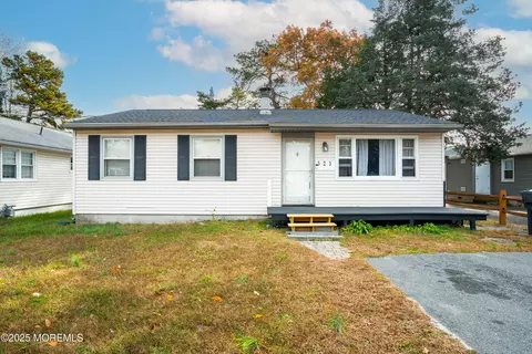 323 Church Rd, Brick, NJ 08723