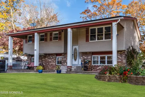 95 Marginal Rd, Jackson, NJ 08527