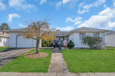 125 Liberta Dr, Toms River, NJ 08757