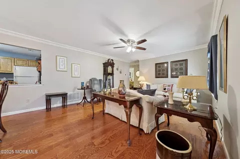 712 Zlotkin Cir #8, Freehold, NJ 07728