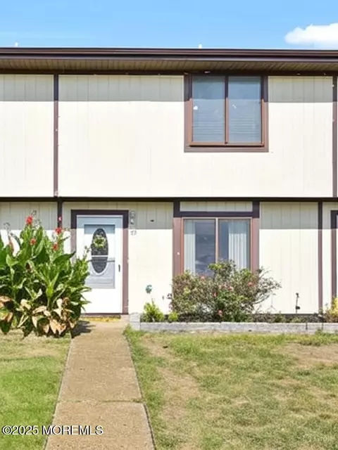 85 Greenwood Loop Rd, Brick, NJ 08724