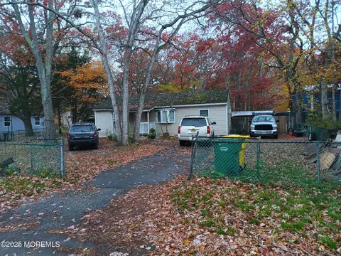 1234 Jeffery St, Lakewood, NJ 08701