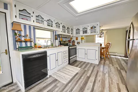 Kitchen - 35 Judith Way, Jackson, NJ 08527 photo 2 of 3