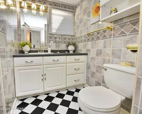 Bath - 35 Judith Way, Jackson, NJ 08527 photo 1 of 4