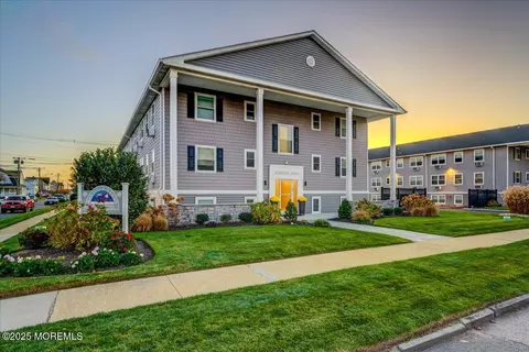 201 2nd Ave #4B, Belmar, NJ 07719