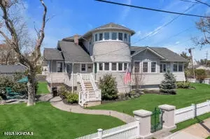 4 River Ave, Monmouth Beach, NJ 07750