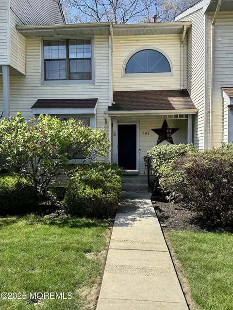 706 Santa Anita Ln, Toms River, NJ 08755