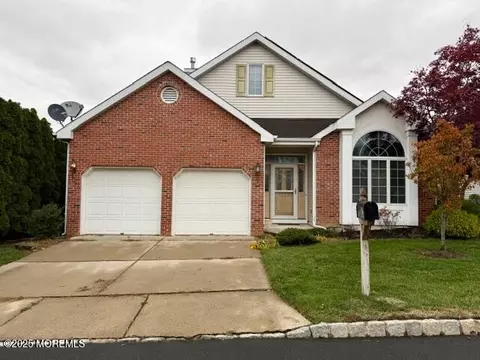 2 London Dr, Monroe, NJ 08831