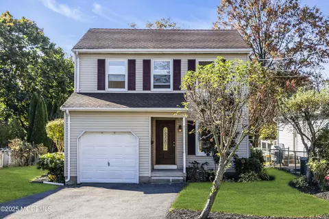 82 Stokes St, Freehold, NJ 07728