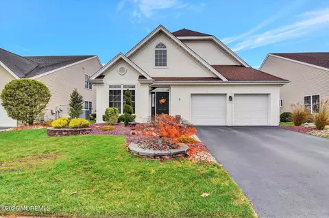 9 Crawford Rd, Manalapan, NJ 07726