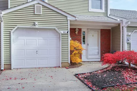 68 Oak Ln, Eatontown, NJ 07724