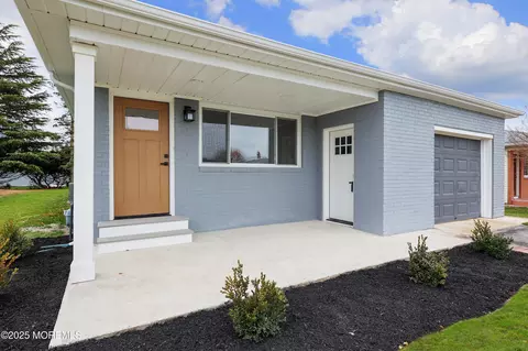 7 Santa Fe Ct, Toms River, NJ 08757