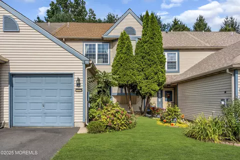41 Goldenrod Ct, Hamilton, NJ 08690