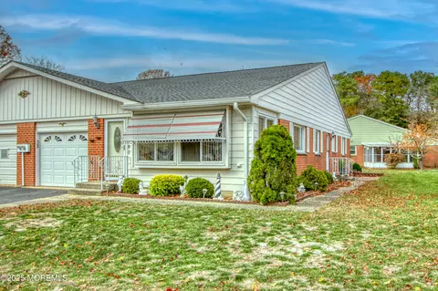 15 Monmouth Ln #B, Whiting, NJ 08759