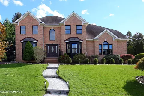 20 Buckingham Dr, Ocean, NJ 07712