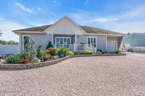25 Hollywood Blvd S, Forked River, NJ 08731