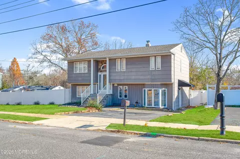 621 Illinois Ave, Brick, NJ 08724