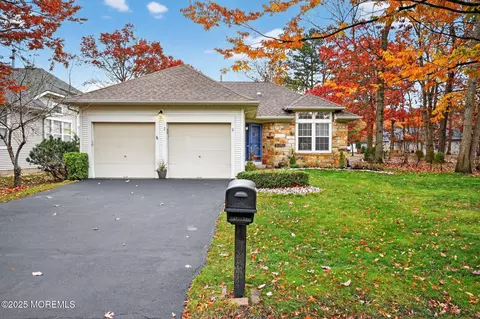 2 Llewellyn Ct, Jackson, NJ 08527