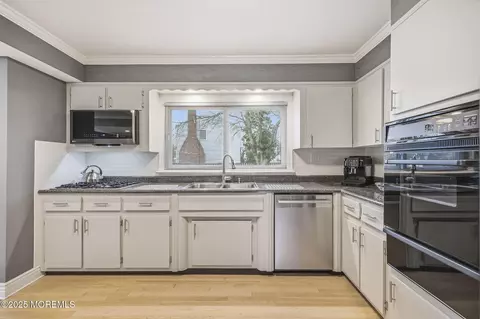 Kitchen - 23 Annmar Dr, Matawan, NJ 07747 photo 4 of 4