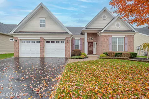 19 Masters Dr, Monroe, NJ 08831