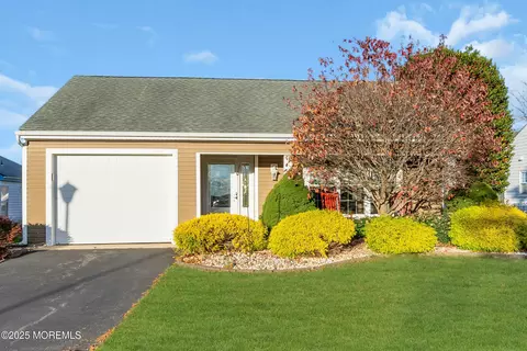2 Weybridge Pl, Manchester, NJ 08759