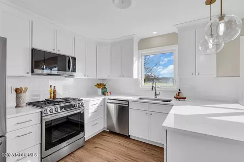 Kitchen - 166 Central Blvd, Brick, NJ 08724 photo 2 of 3