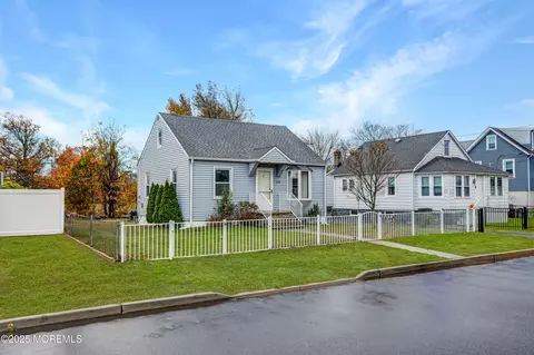 120 Victoria Pl, Union Beach, NJ 07735