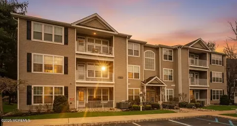 654 Saint Andrews Pl, Manalapan, NJ 07726