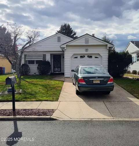 125 Rodhos St, Toms River, NJ 08757