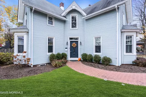 18 Middletown Ave, Atlantic Highlands, NJ 07716