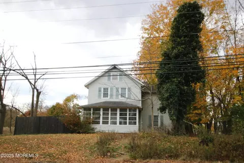 58 Monmouth Rd, Eatontown, NJ 07724