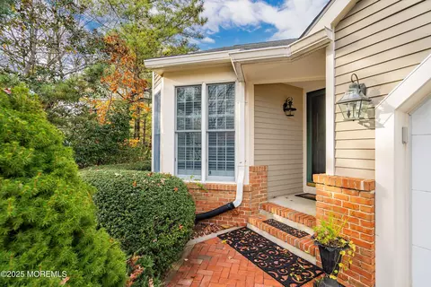 172 Woods End Dr, Little Silver, NJ 07739