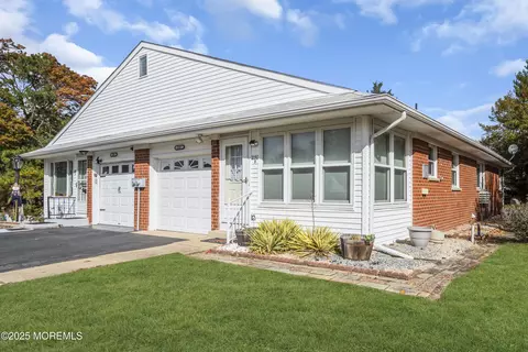 250 Columbine Ct #B, Whiting, NJ 08759