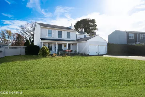 317 Teaberry Ct, Toms River, NJ 08753