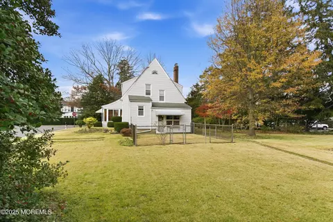 Exterior - 806 Riverview Dr, Brielle, NJ 08730 photo 7 of 9