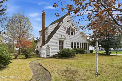 Exterior - 806 Riverview Dr, Brielle, NJ 08730 photo 2 of 9