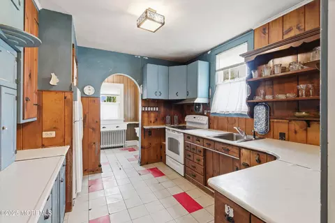 Kitchen - 806 Riverview Dr, Brielle, NJ 08730 photo 1 of 2