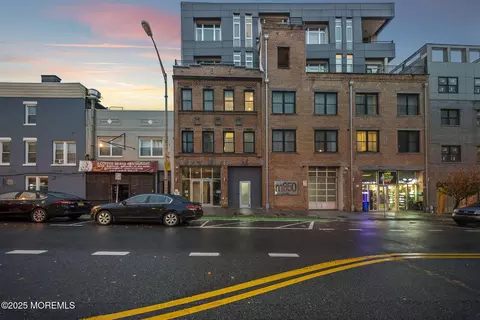 650 Montgomery St #402, Jersey City, NJ 07306