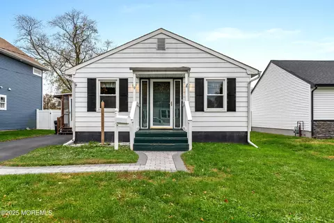 9 Monmouth Pl, Keyport, NJ 07735