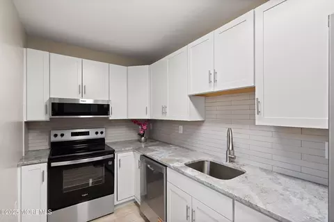 99 White St # B, Eatontown, NJ 07724